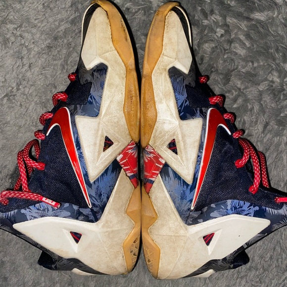 Nike Lebron 11 Independence Day - Picture 3 of 5
